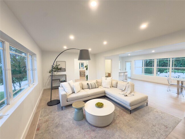 Photo - 1300 NE 102nd St