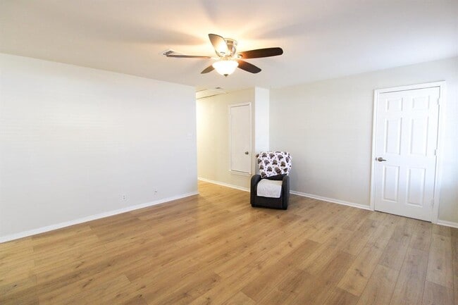 Photo - 6907 Stonleigh Pl