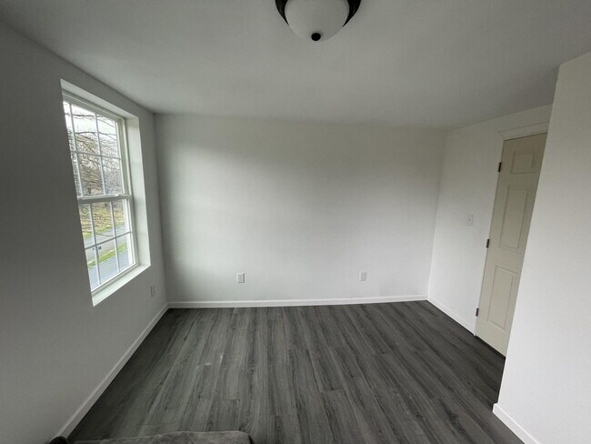 Photo - 252 River Rd