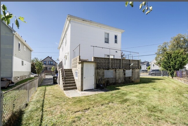 Photo - 24 Blaine St