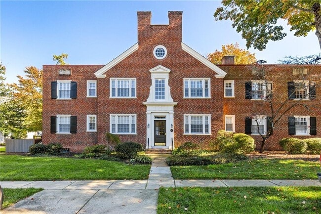 Photo - 27 W Locke Ln Unit 27 W Locke Lane #4