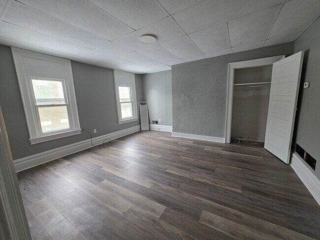 Photo - Updated 2 bedroom 1 bath apartment for rent in Carrick!