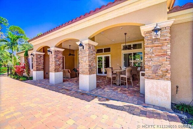 Photo - 151 Sword Fern Pl