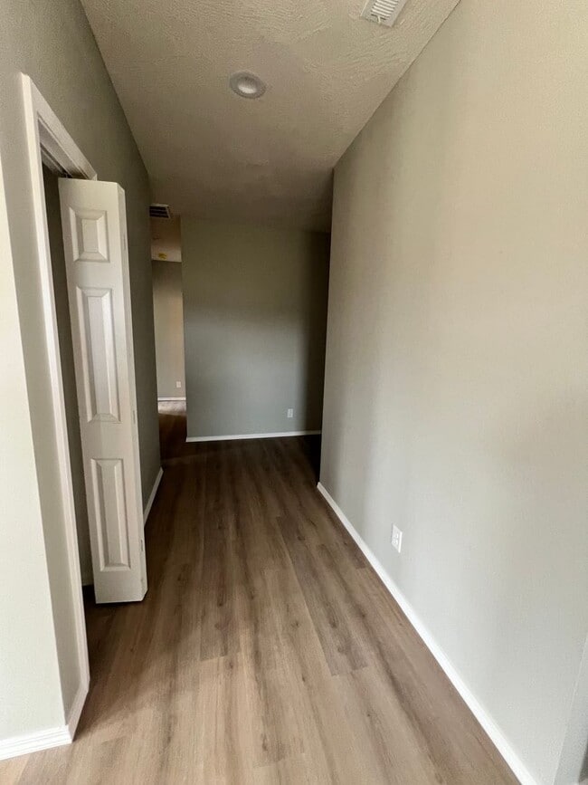 Photo - 4 bedroom 2 bath Bolivar MO