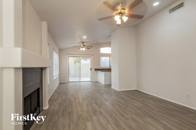 Photo - 4605 E Grovers Ave