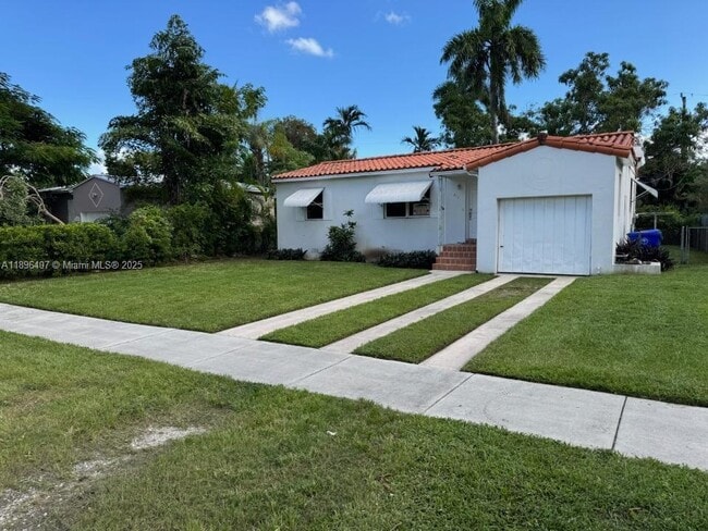 Building Photo - 3670 SW 20th St