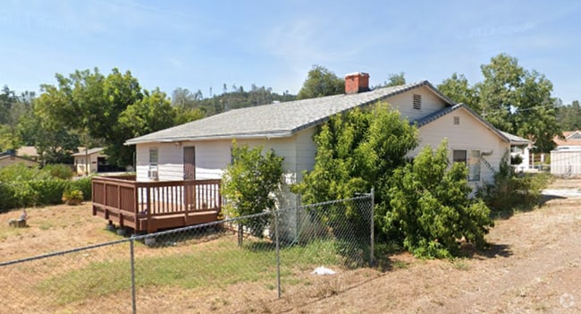 Building Photo - Unique Home in Shasta Lake City