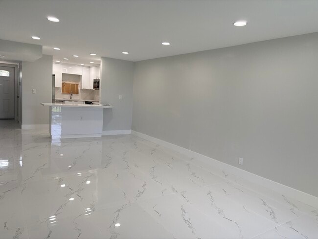 Photo - 700 S Hollybrook Dr Unit 207