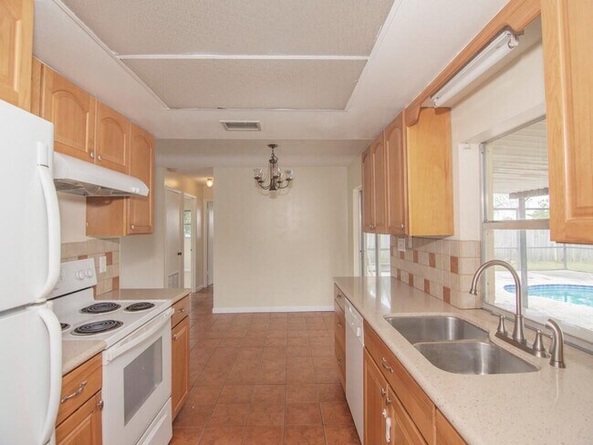 Photo - 557 SW Duval Ave