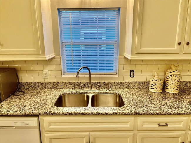 Photo - 106 N Eastwood St