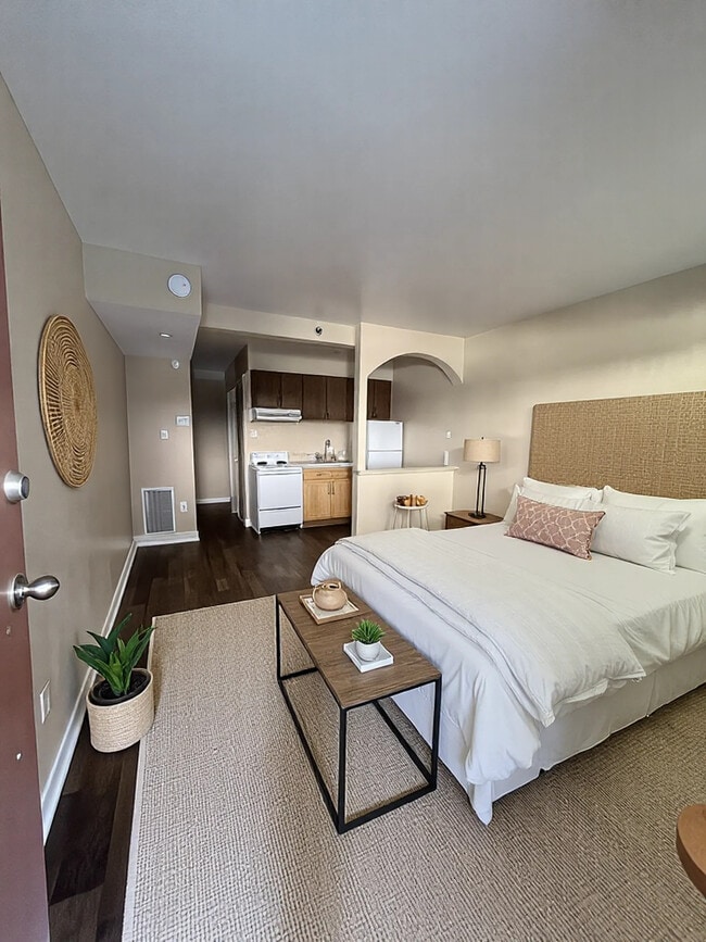 Photo - Towers on 19th