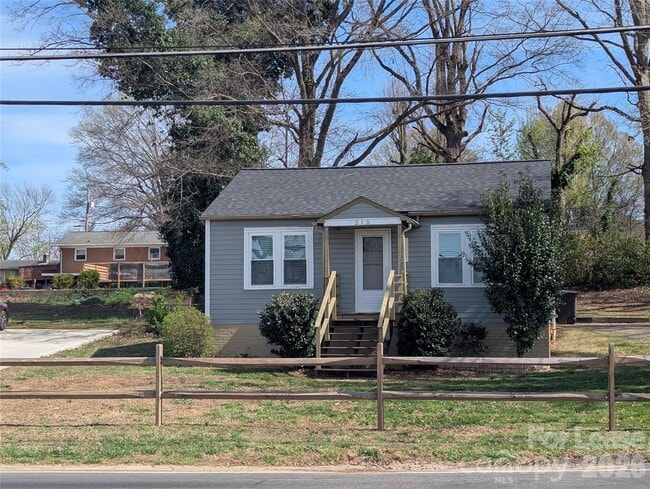 Building Photo - 215 Eastside Dr