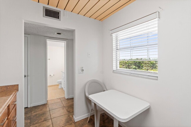 Photo - 2515 NE 2nd Ct Unidad 418