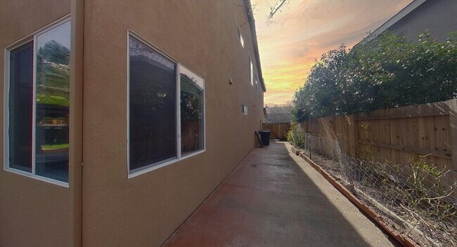Photo - 1692 Woodhaven Cir