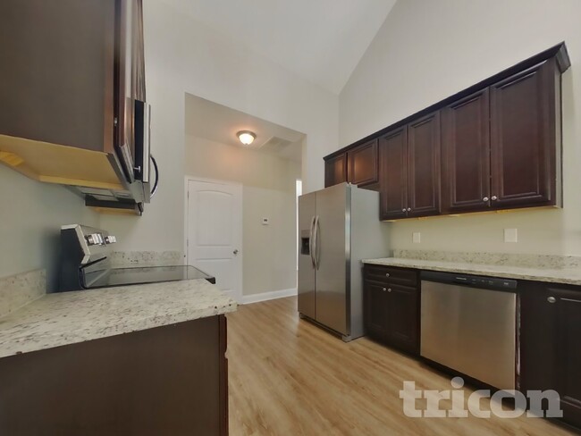 Photo - 402 Cranbrooke Dr