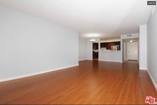 Photo - 1262 S Barrington Ave Unidad 203