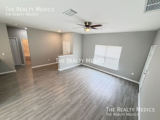 Photo - 1388 Hazel St NW