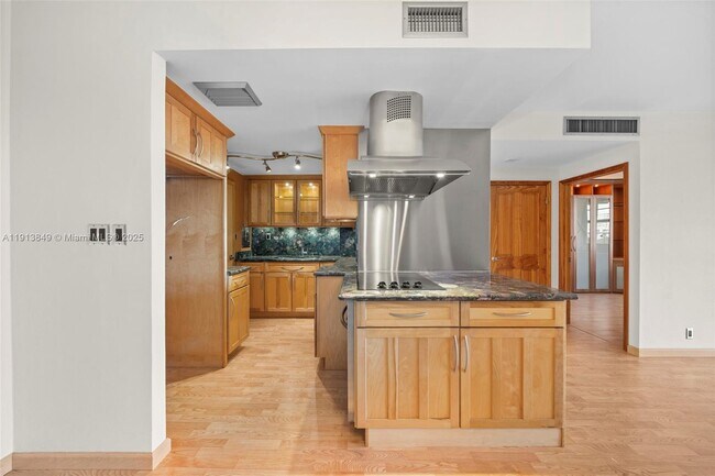 Photo - 3301 NE 5th Ave Unit 720