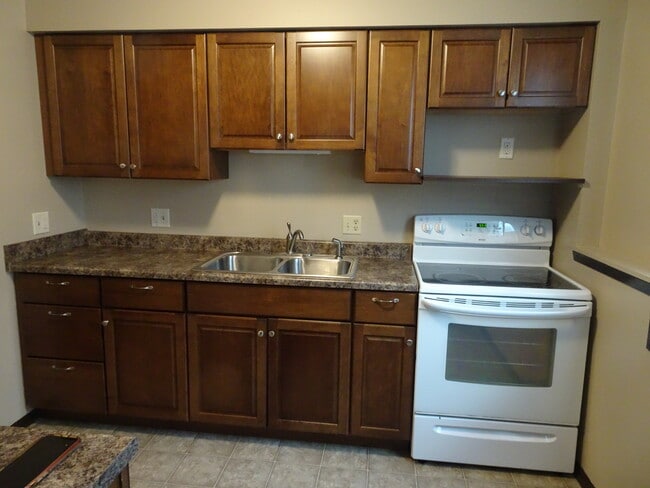 Building Photo - 404 Plaza Heights Rd Unit 4 plex in Marshalltown