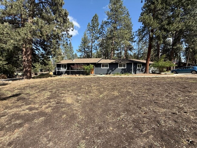 Photo - Spacious 4 Bed/3 Single Family Home in SW Bend - Large Backyard