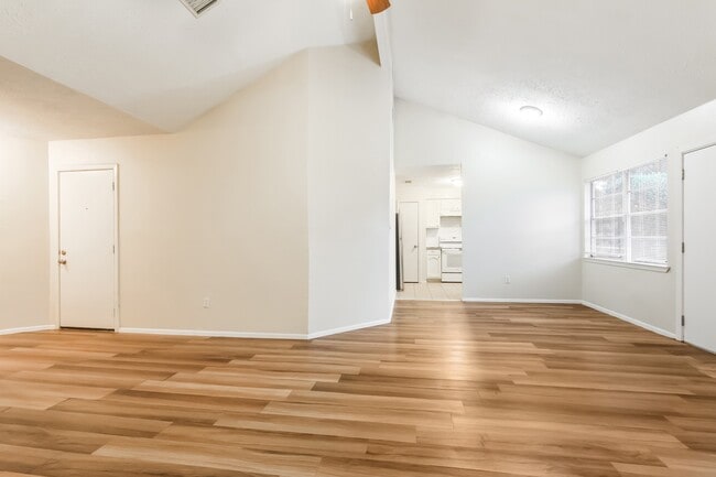 Building Photo - 16326 Dew Drop Ln