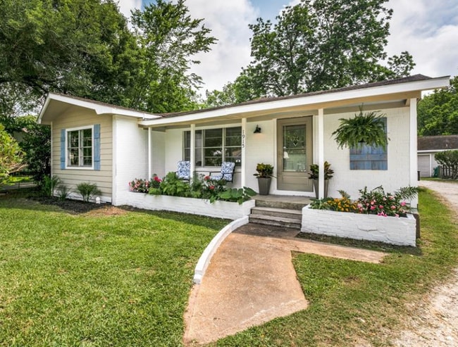 Building Photo - 1915 Oleander Unit 1 Rental