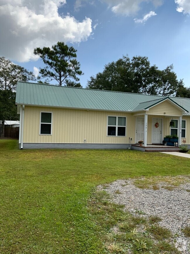 Building Photo - 2 Bedroom Duplex in Holly Ridge Rental