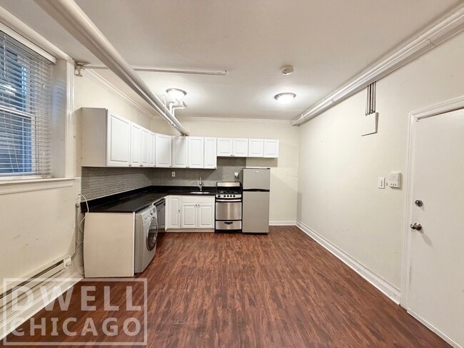 Building Photo - 2121 N Dayton St Unit 1B