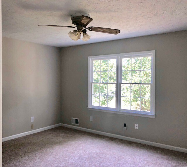 Photo - Large 3 bedroom 2 bath home in the heart of Kennesaw