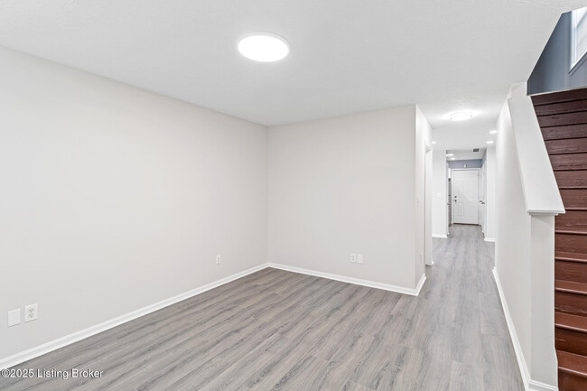 Photo - 3233 Vermont Ave