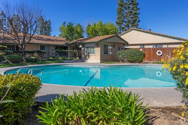 Pool - Palm Gates Apartments