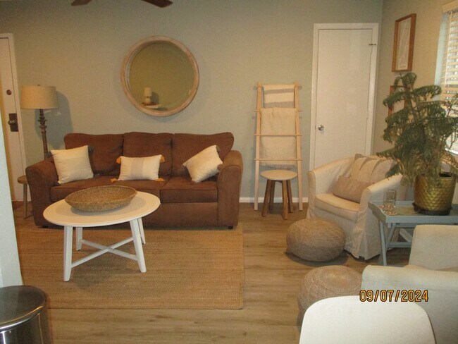 Photo - 901 Leisure Square