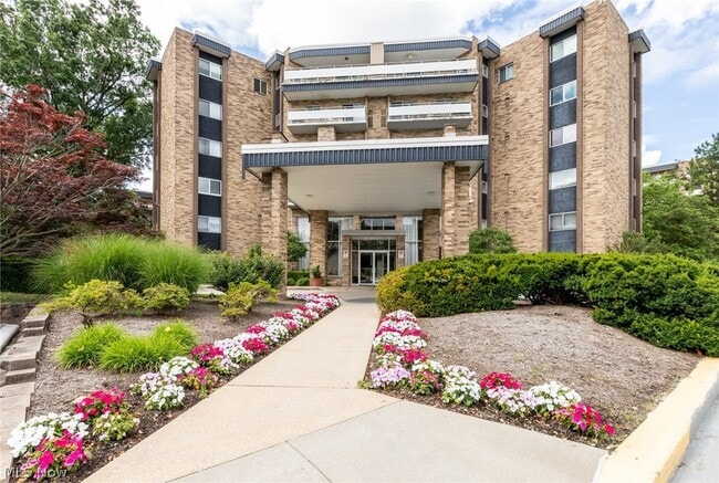 Building Photo - 2112 Acacia Park Dr Unit 220