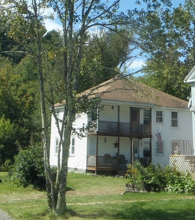 Building Photo - 52 Main St Unit 52 and 1 half Main St Sut