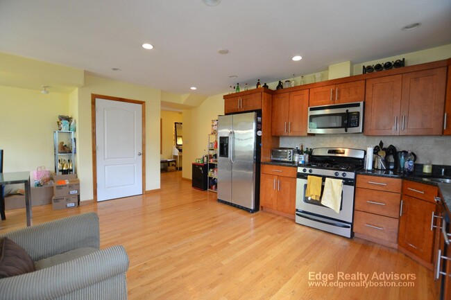 Photo - 32 Arden St Apartments Unit 2