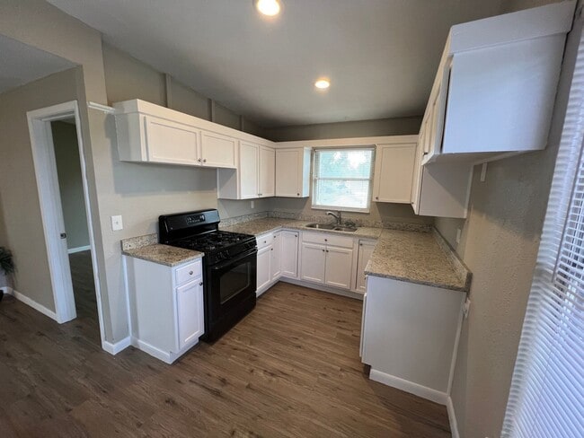 Photo - Large 4 bedroom 2 bathroom