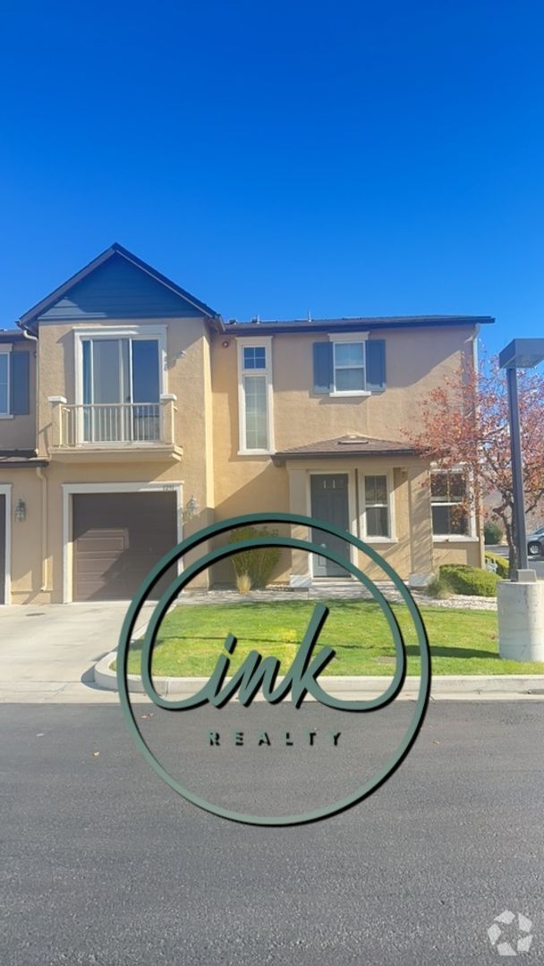 Building Photo - Townhouse for Rent in Carson City