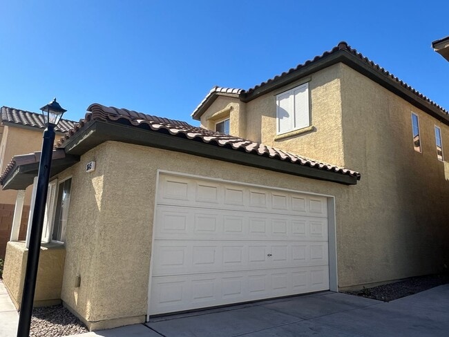 Building Photo - Stunning 3 bedroom home in a gated community!