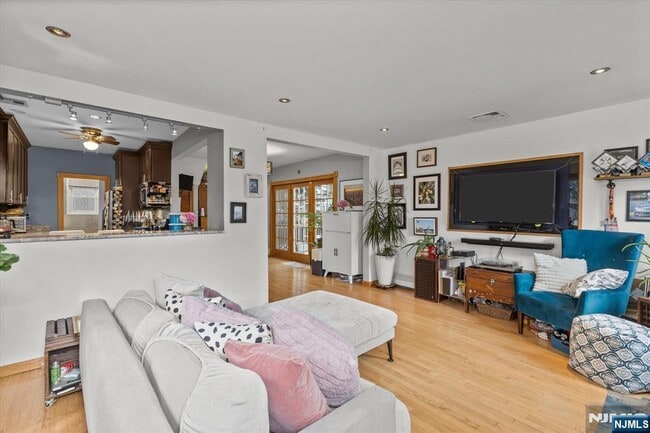 Photo - 274 Warren St