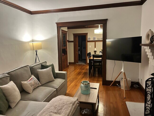 Photo - 143 Manthorne Rd Unit 1