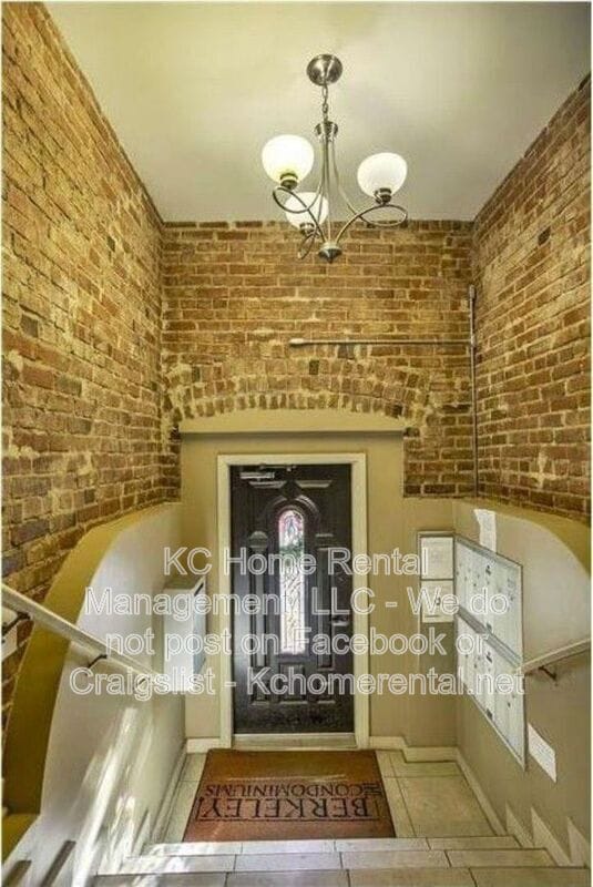 Photo - 200 E 43rd St