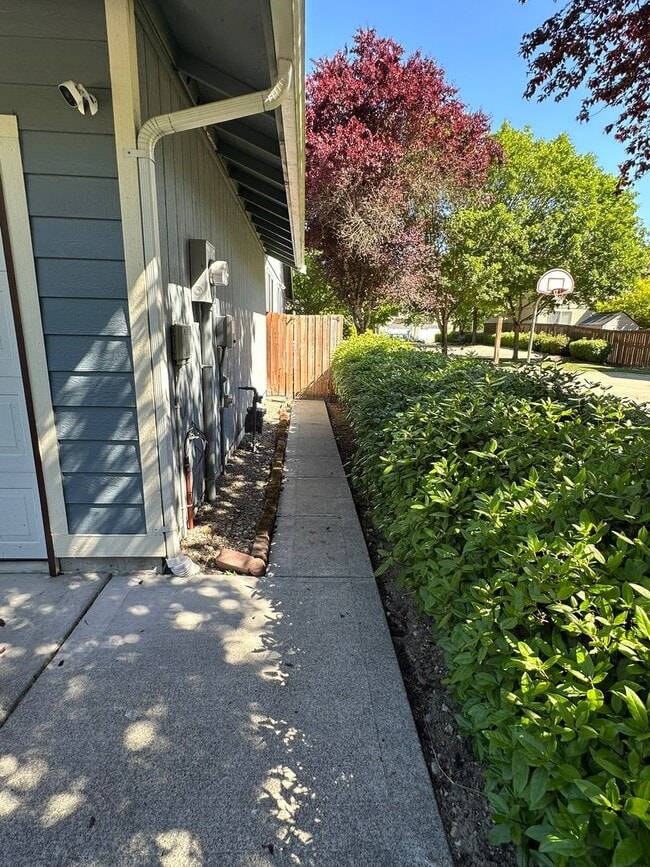 Photo - 3 BedRoom , 2 Bathroom , 2 Car Garage , AC