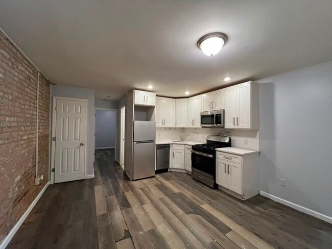 Building Photo - 116 Atlantic St Unit 1