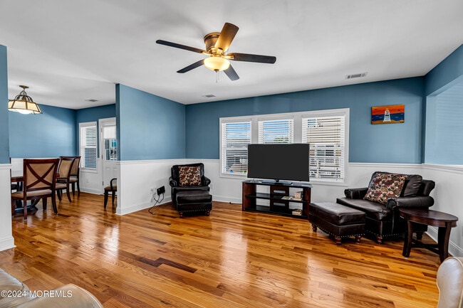 Photo - 10 Pershing Ave
