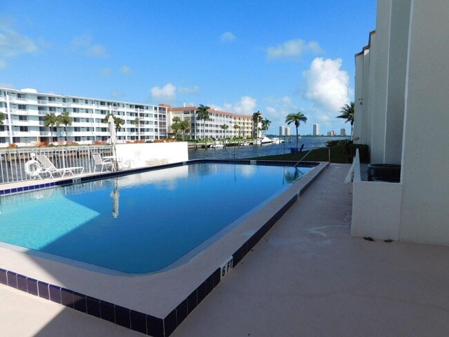 Building Photo - 125 Shore Ct Unit 203b Rental