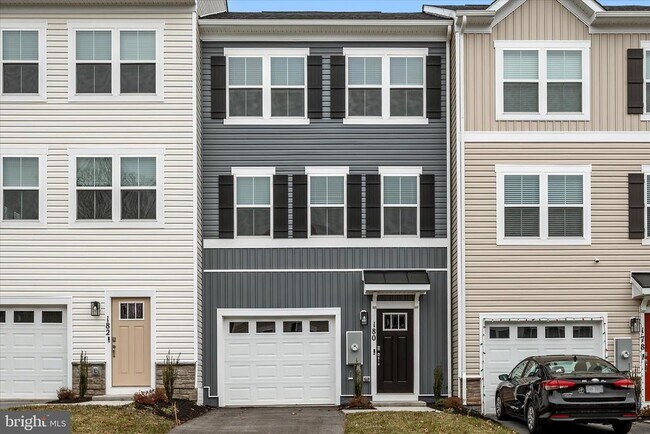 Photo - 180 Munsee Cir