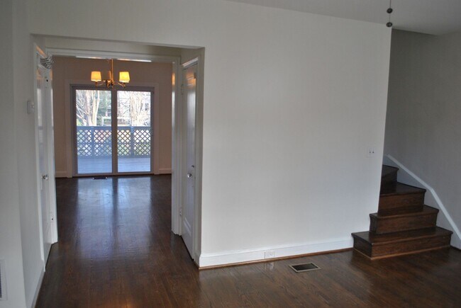 Photo - Georgetown near GT Medstar Hospital, Chic Rowhouse 5br/3Ba w/Yard, Deck. 2 Car Parking