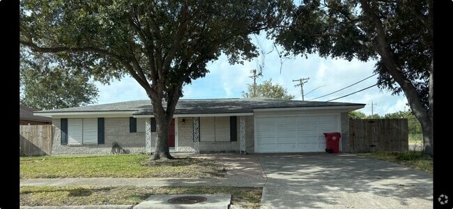 Building Photo - 100 Jewitt Dr Rental