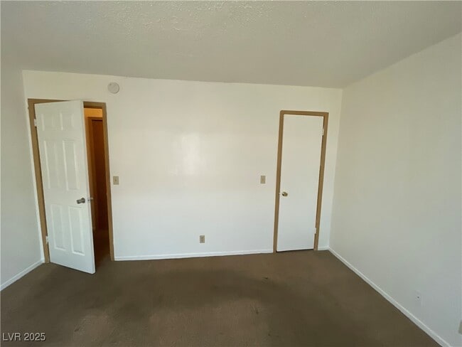Building Photo - 4300 N Lamont St Unit 209 Rental