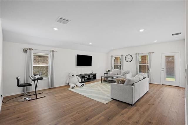 Photo - 217 Redbarn Ln